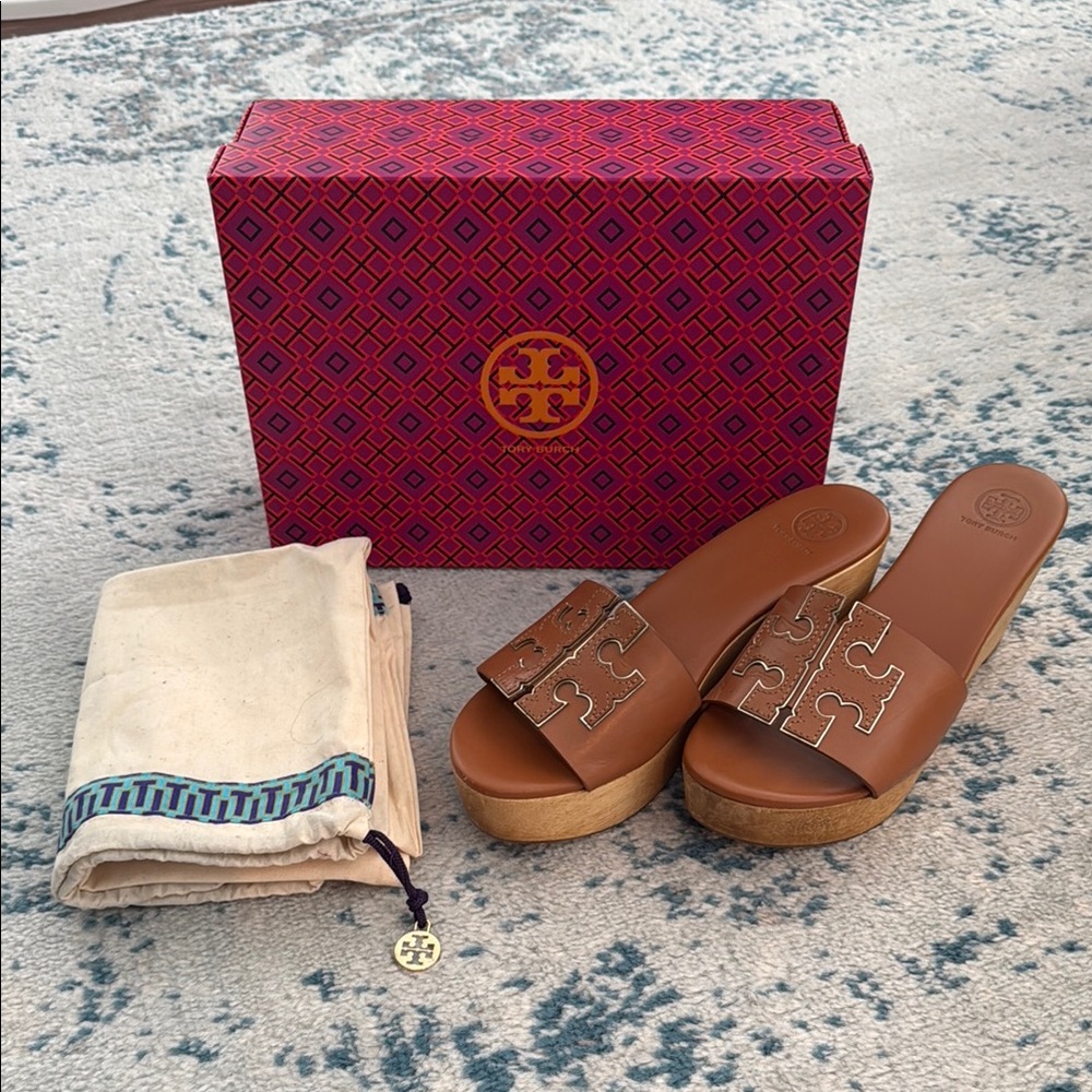 Tory Burch Ines tan/gold wedge size 9